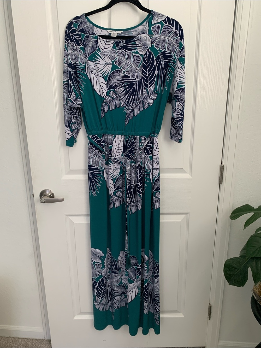 # 3/42 Tommy Bahama Teal Tropical Leaf Maxi Dress